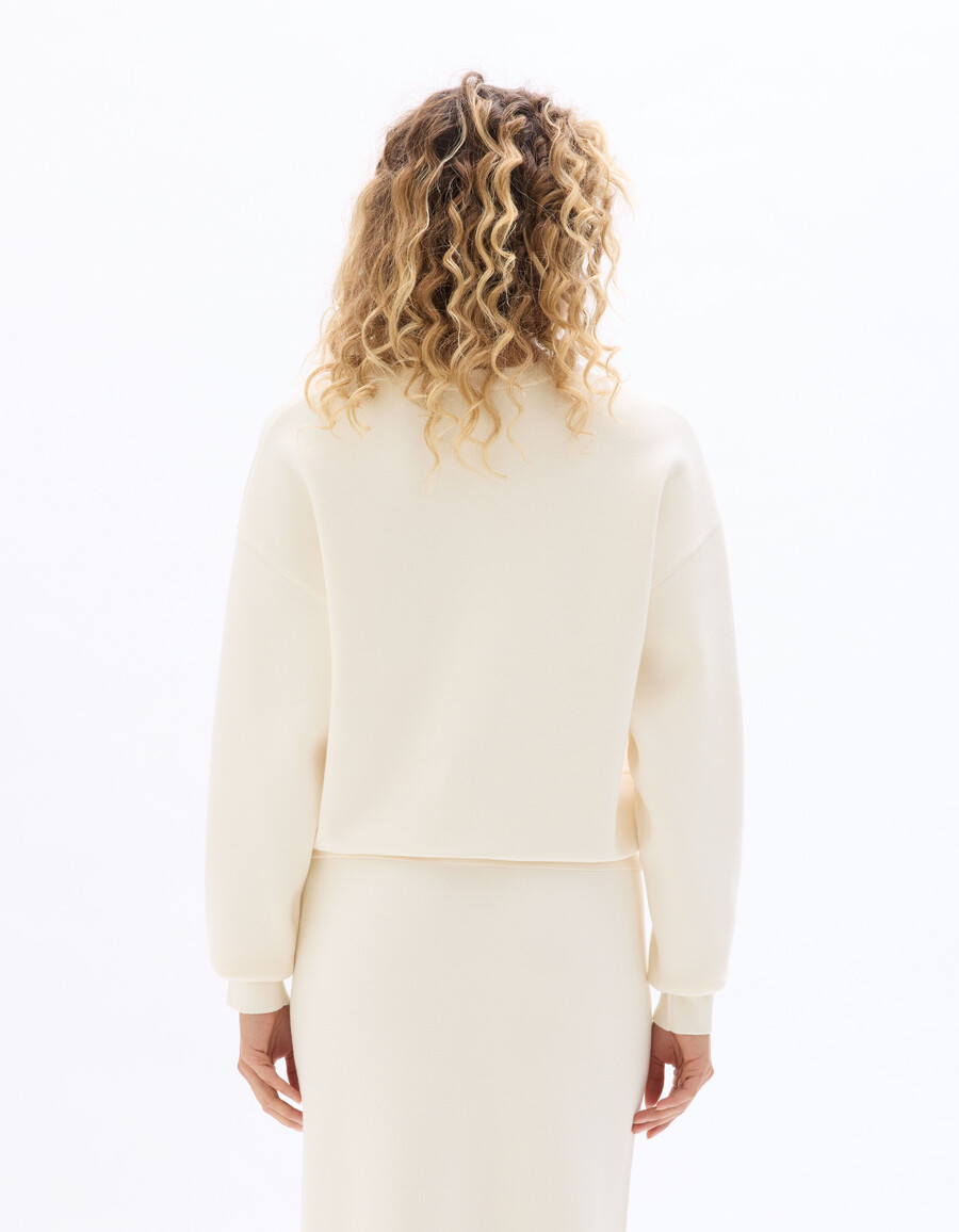 maglione a maglia larga e compatta