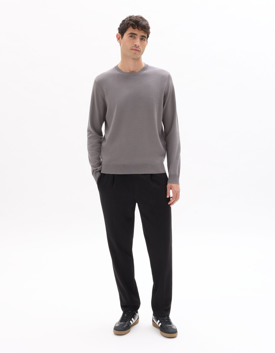maglione semplice con scollo rotondo in maglia fine